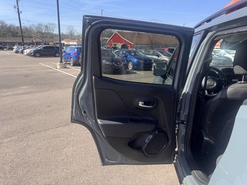 Used 2017 Jeep Renegade Altitude image 15