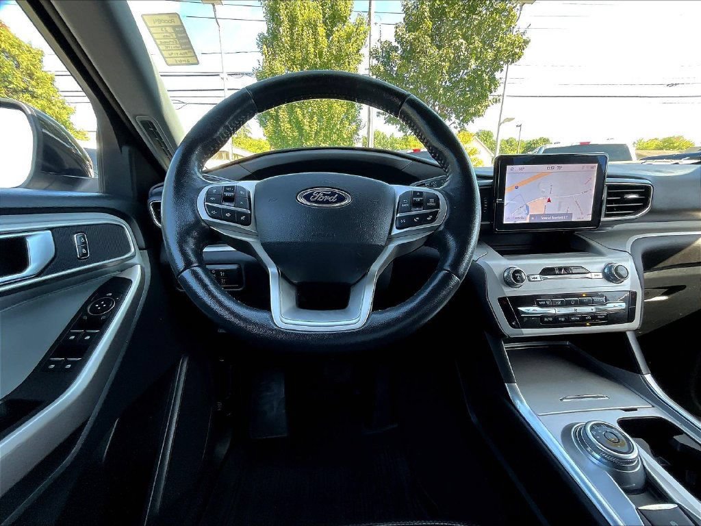 Used 2023 Ford Explorer XLT w/ Equipment Group 202A AWD/4WD image 10