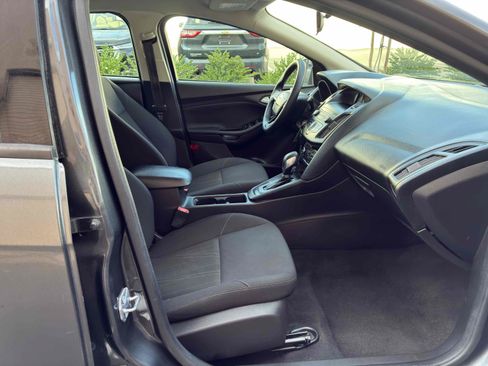 Used 2018 Ford Focus SE FWD image 44