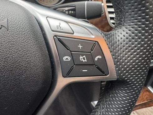 Used 2014 Mercedes-Benz E 550 4MATIC Sedan image 26