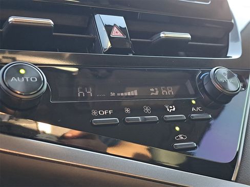 Used 2022 Toyota Camry SE image 24