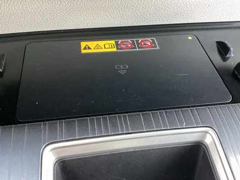 Used 2025 Toyota Sienna LE FWD image 20