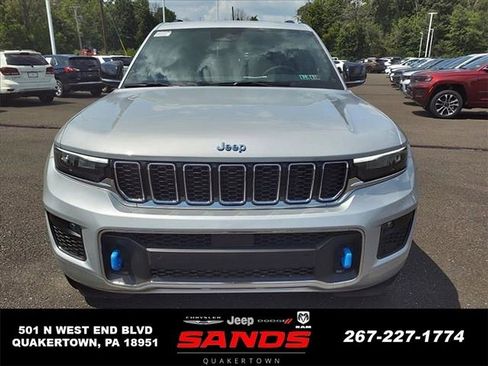 New 2023 Jeep Grand Cherokee Overland w/ Luxury Tech Group IV AWD/4WD image 9