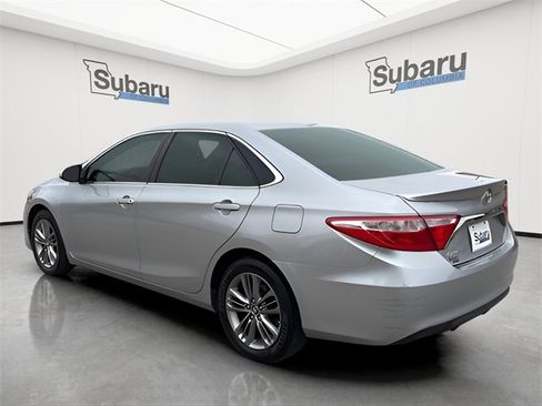 Used 2016 Toyota Camry SE image 5