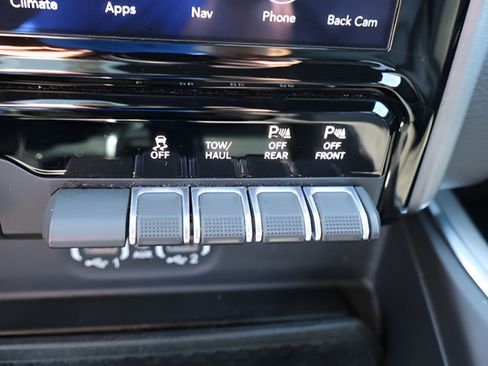 Used 2020 RAM 1500 Laramie w/ Sport Appearance Package AWD/4WD image 21