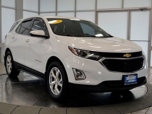 Used 2018 Chevrolet Equinox LT FWD image 2