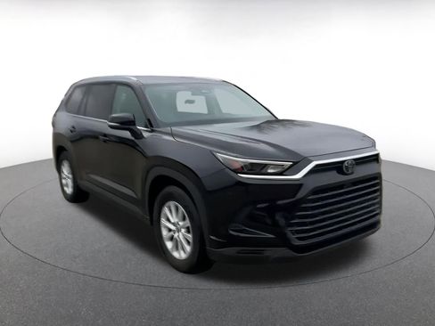 Used 2025 Toyota Grand Highlander FWD image 3