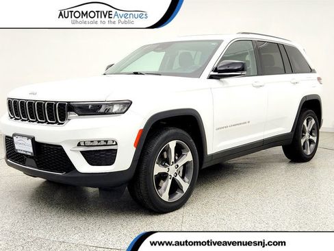 Used 2023 Jeep Grand Cherokee Limited AWD/4WD image 1