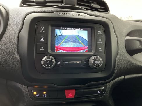 Used 2017 Jeep Renegade Latitude w/ Popular Equipment Group image 5