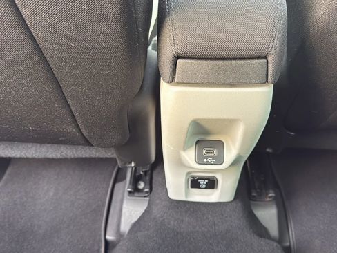 Used 2018 Jeep Renegade Latitude w/ Popular Equipment Group image 29