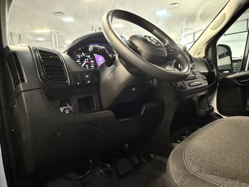 Used 2025 RAM ProMaster 2500 w/ Convenience Group image 18