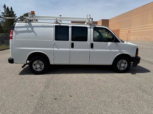 Used 2017 Chevrolet Express 2500 image 37