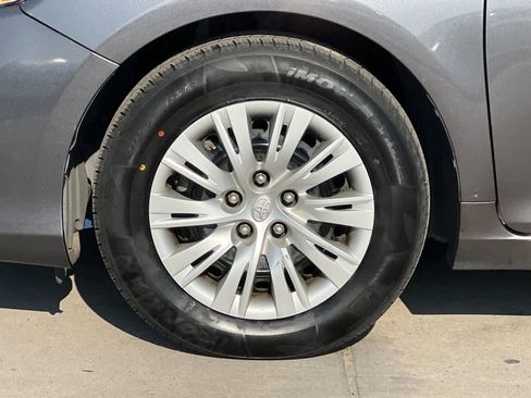 Used 2014 Toyota Camry L image 25