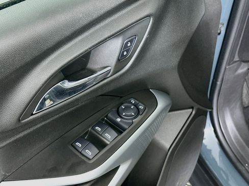 Used 2025 Chevrolet Trax LS w/ LS Convenience Package FWD image 15