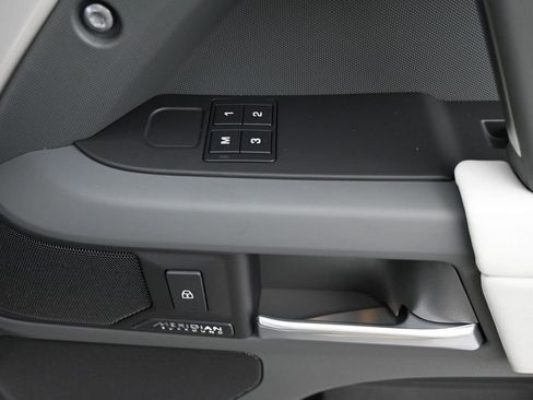 New 2026 Land Rover Defender 110 X-Dynamic SE AWD/4WD image 5