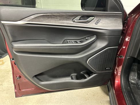 Used 2021 Jeep Grand Cherokee L Limited AWD/4WD image 14