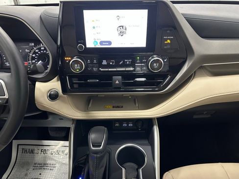 Used 2025 Toyota Highlander XLE image 26