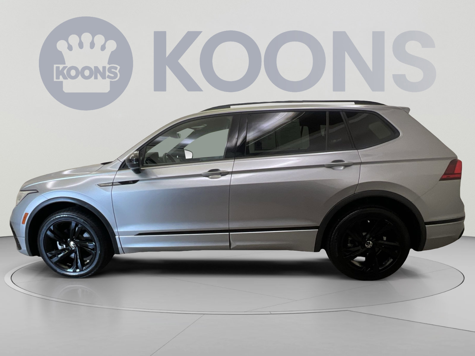 Used 2023 Volkswagen Tiguan SE R-Line FWD image 5
