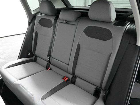 Certified 2022 Volkswagen Taos SE FWD image 12