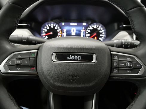 Used 2025 Jeep Compass Limited AWD/4WD image 16