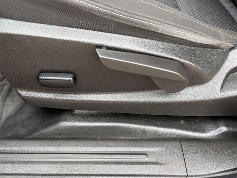 Used 2022 Chevrolet Colorado LT w/ Fleet Safety Package image 8