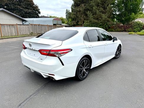 Used 2019 Toyota Camry SE FWD image 4