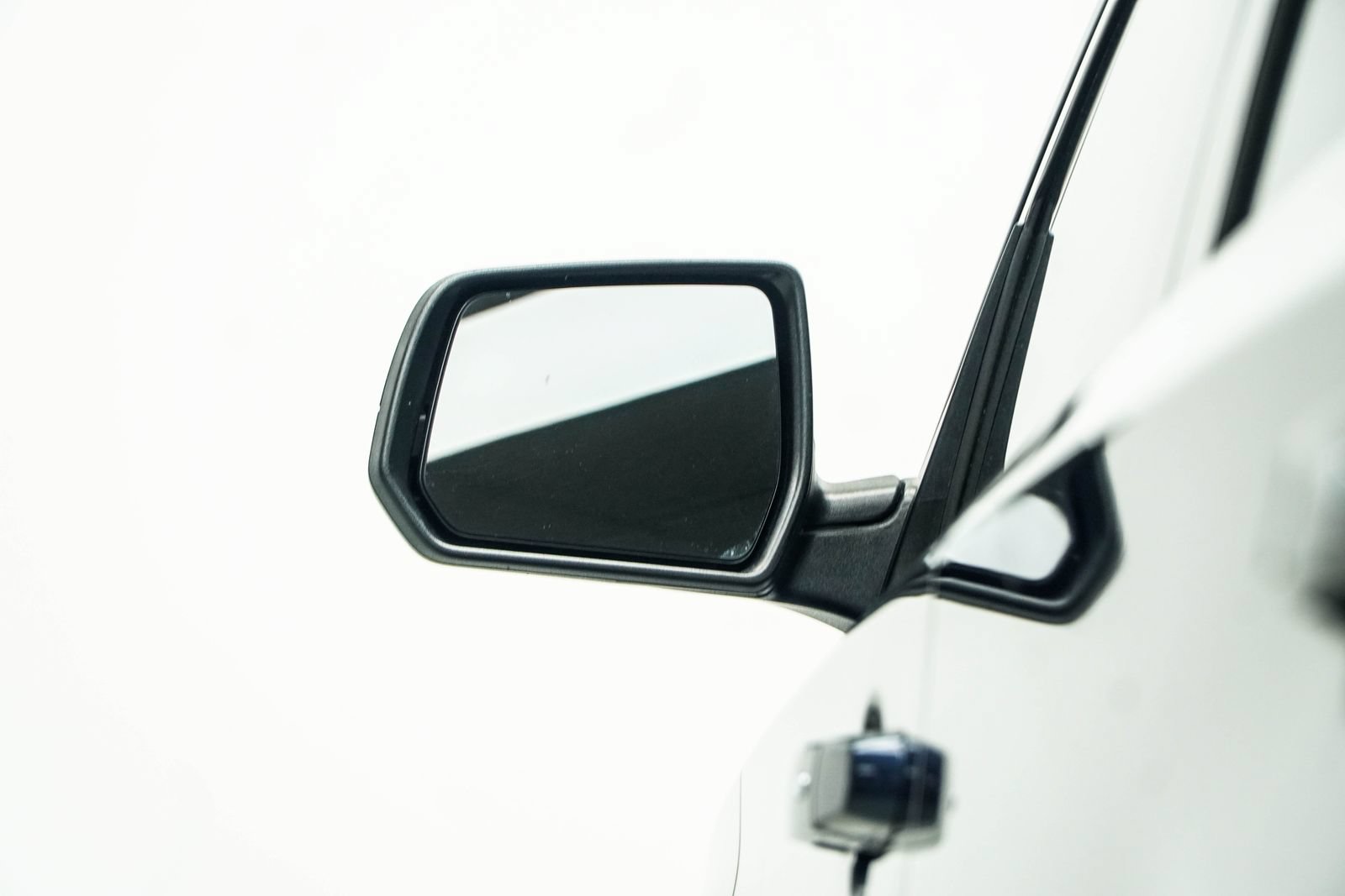 Used 2023 Chevrolet Traverse LS FWD image 15