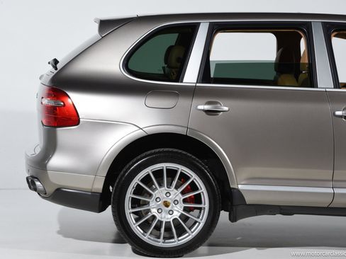 Used 2009 Porsche Cayenne Turbo S image 13