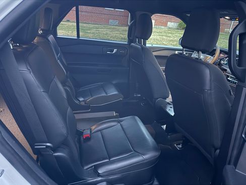 Used 2022 Ford Explorer AWD image 15