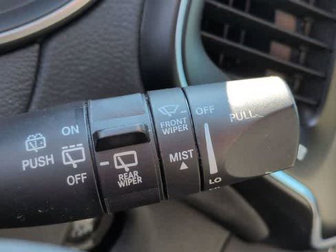 Used 2021 Jeep Cherokee Latitude Plus AWD/4WD image 24