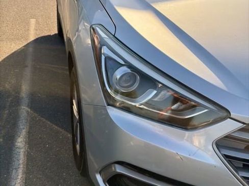 Used 2017 Hyundai Santa Fe Sport FWD image 4