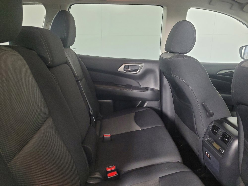 Used 2020 Nissan Pathfinder S FWD image 19