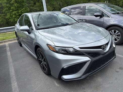Used 2023 Toyota Camry SE w/ Convenience Package image 2