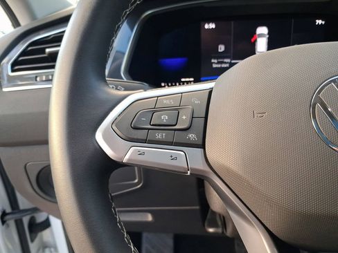 Certified 2022 Volkswagen Tiguan SE FWD image 20