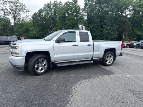 Used 2018 Chevrolet Silverado 1500 Custom w/ Custom Value Package AWD/4WD image 1