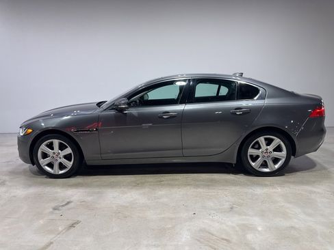 Used 2018 Jaguar XE Premium image 4