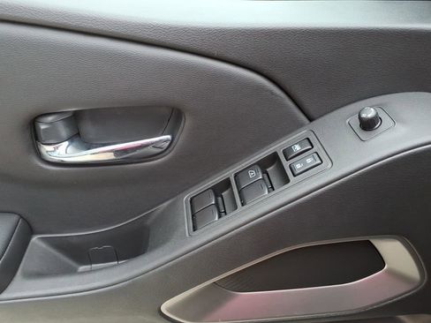 Used 2025 Nissan Frontier SV AWD/4WD image 11