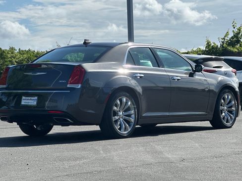Used 2019 Chrysler 300 Limited RWD image 4