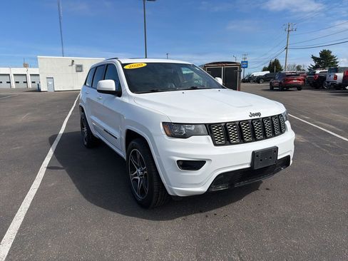 Used 2020 Jeep Grand Cherokee Altitude image 1