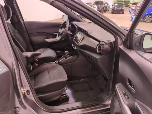 Used 2020 Nissan Kicks SV image 11