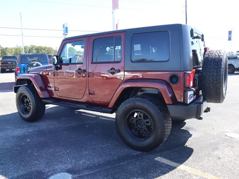 Used 2010 Jeep Wrangler Unlimited Sahara w/ Trailer Tow Group image 5