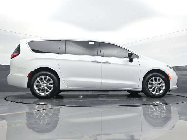 New 2025 Chrysler Pacifica Select w/ Uconnect Theater Family Group AWD/4WD image 52
