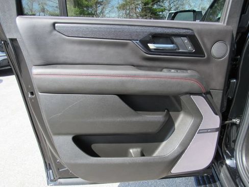 Used 2025 GMC Yukon XL AT4 Ultimate AWD/4WD image 32
