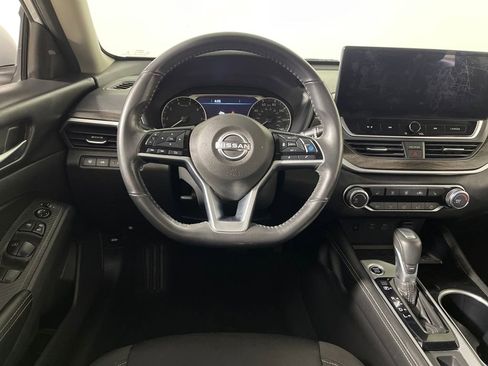 Used 2024 Nissan Altima 2.5 SV w/ SV Premium Package image 15