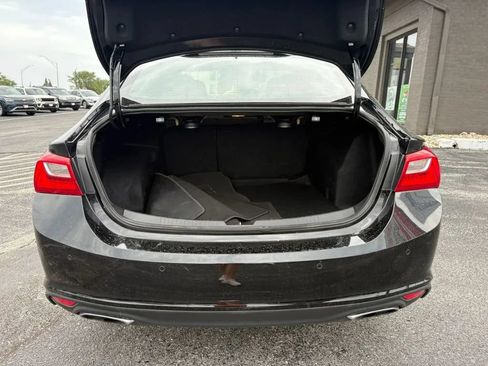 Used 2018 Chevrolet Malibu Premier w/ Premier Sun and Wheel Package FWD image 9