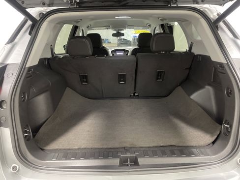 Used 2023 GMC Terrain SLE w/ Driver Convenience Package image 18