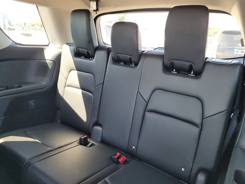 Used 2025 Nissan Pathfinder SL w/ SL Premium Package FWD image 12