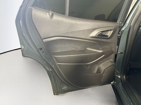 Used 2025 Chevrolet Trax LT image 26