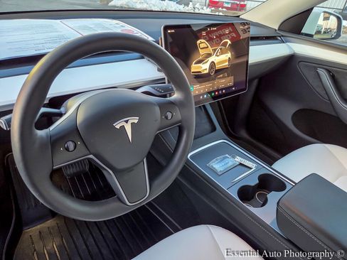 Used 2023 Tesla Model Y Long Range image 26