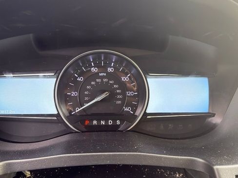 Used 2018 Ford Explorer XLT w/ Equipment Group 202A AWD/4WD image 12